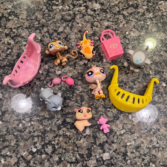 11 Piece Lot of Littlest Pet Shop (LPS) Pet Figures and Accessories - Picture 7 of 7